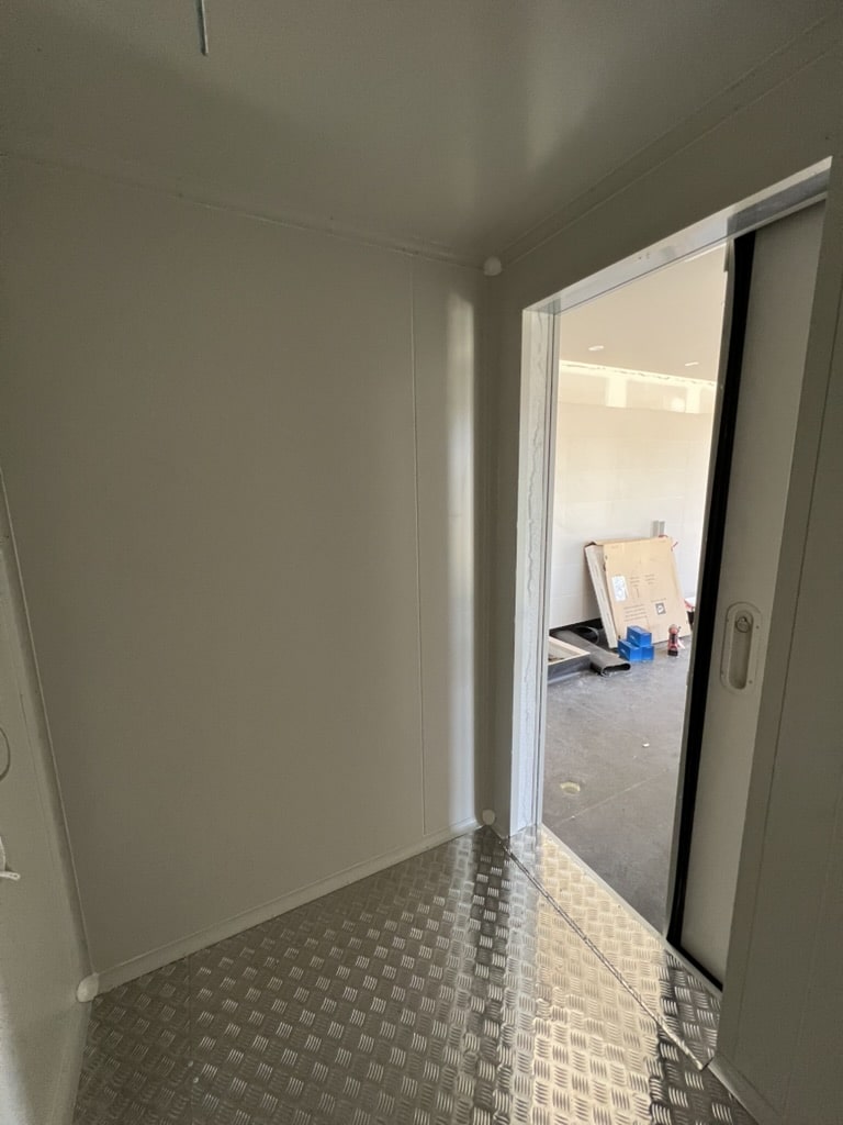 0906FA9E-BA98-4203-B58B-EEF275218A40_1_105_c